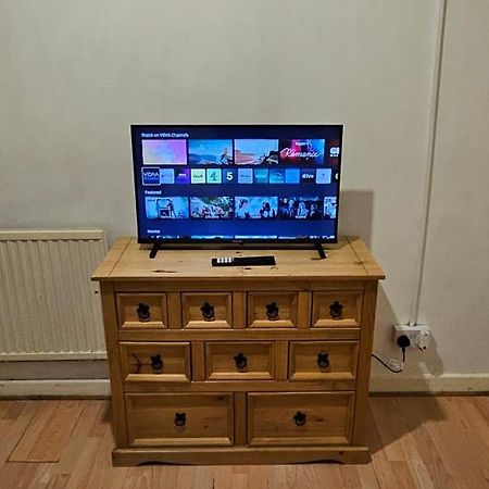 No Frills & Nothing Fancy 1 Bed Studio City Centre Кардиф Екстериор снимка