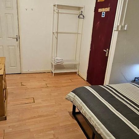 No Frills & Nothing Fancy 1 Bed Studio City Centre Кардиф Екстериор снимка
