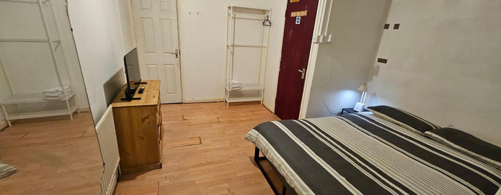 No Frills & Nothing Fancy 1 Bed Studio City Centre Кардиф Екстериор снимка
